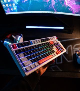 Udělej pořádný průvan s bezdrátovou herní klávesnicí Marvo Monka Storm! 🌪️⚡️ Tu u nás nyní pořídíte za akční cenu. 🫵🥳